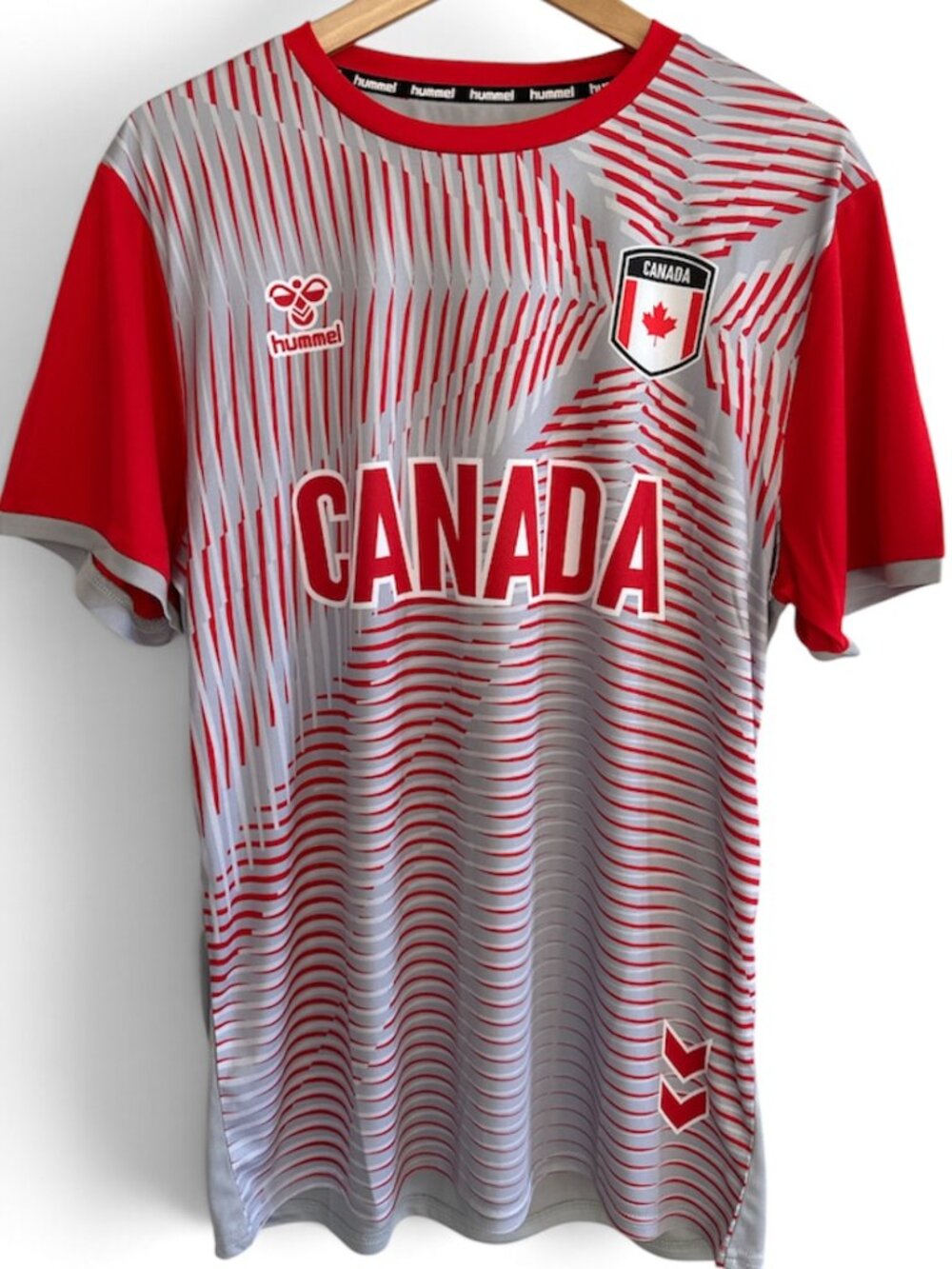 Hummel International Soccer Jersey Men’s M Red Gray Maple Leaf Football Shirt
